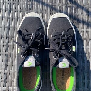 Cariuma Women Black Canvas OCA Low Sneakers